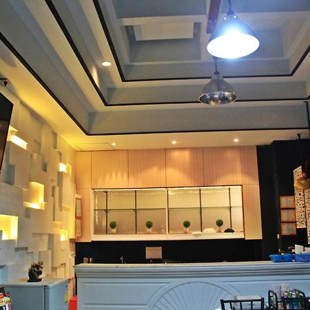 โรงแรมเรือนทิพย์ เชียงราย Ruean Tip Hotel Bagian luar foto