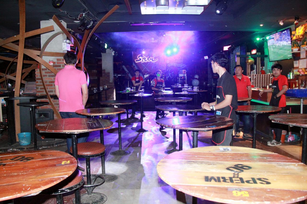 โรงแรมเรือนทิพย์ เชียงราย Ruean Tip Hotel Bagian luar foto