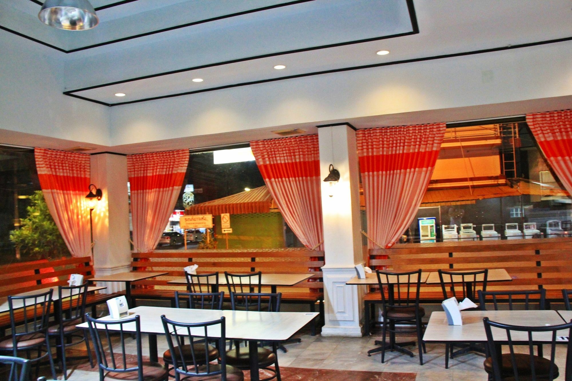 โรงแรมเรือนทิพย์ เชียงราย Ruean Tip Hotel Bagian luar foto