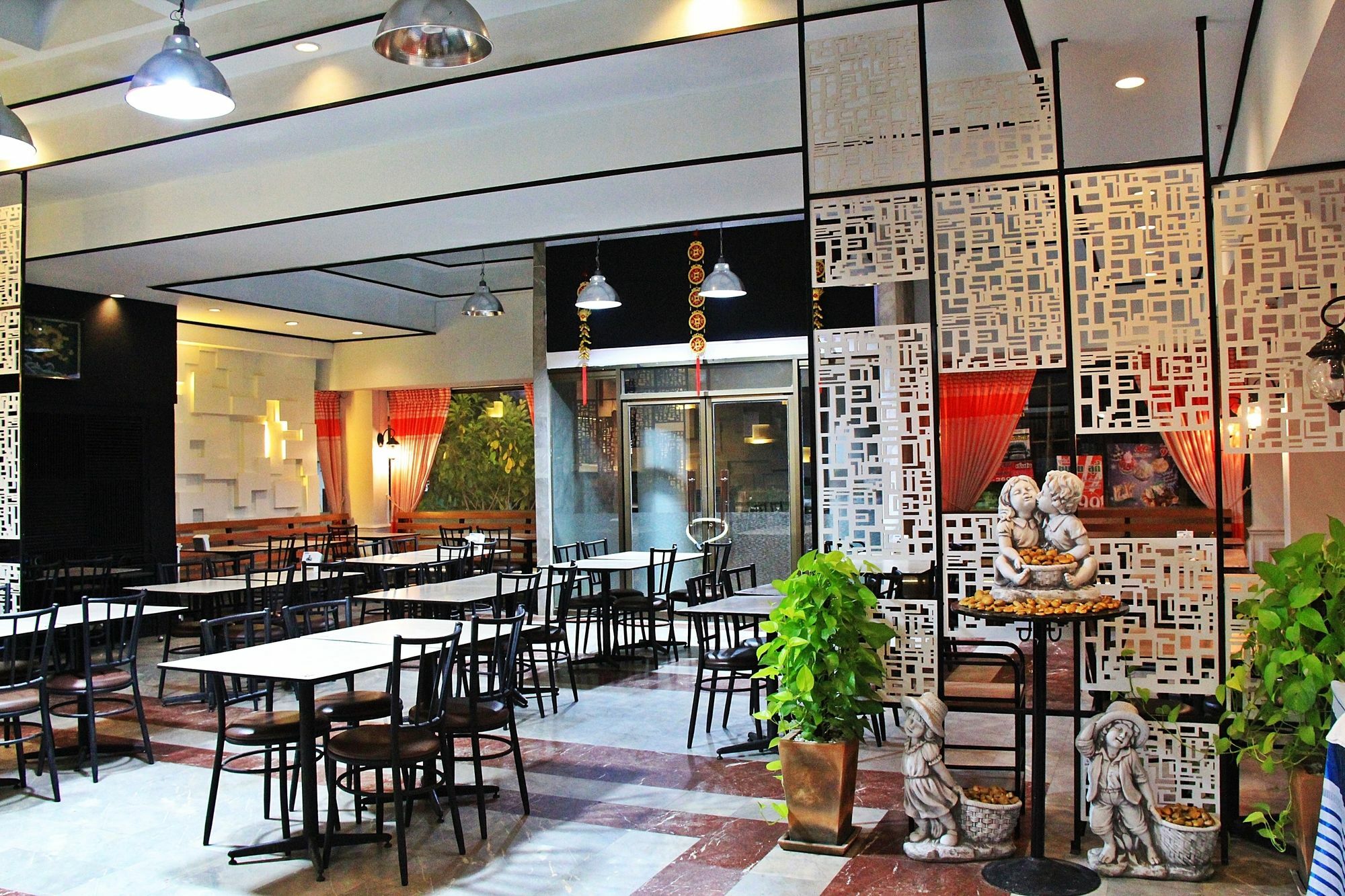 โรงแรมเรือนทิพย์ เชียงราย Ruean Tip Hotel Bagian luar foto