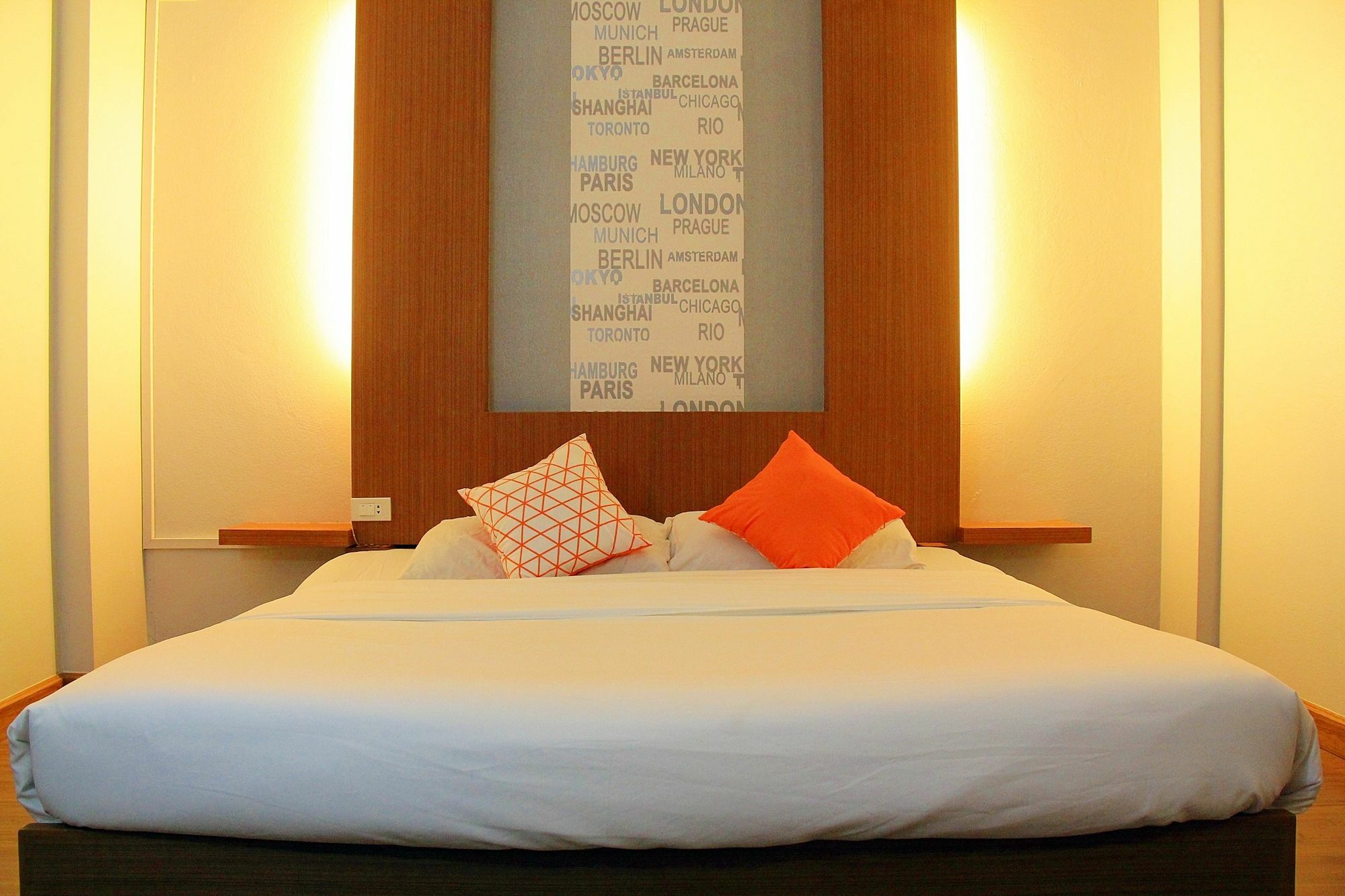 โรงแรมเรือนทิพย์ เชียงราย Ruean Tip Hotel Bagian luar foto