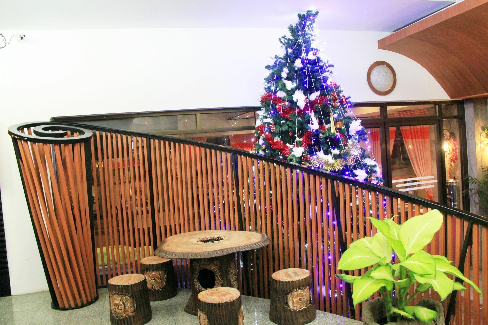 โรงแรมเรือนทิพย์ เชียงราย Ruean Tip Hotel Bagian luar foto