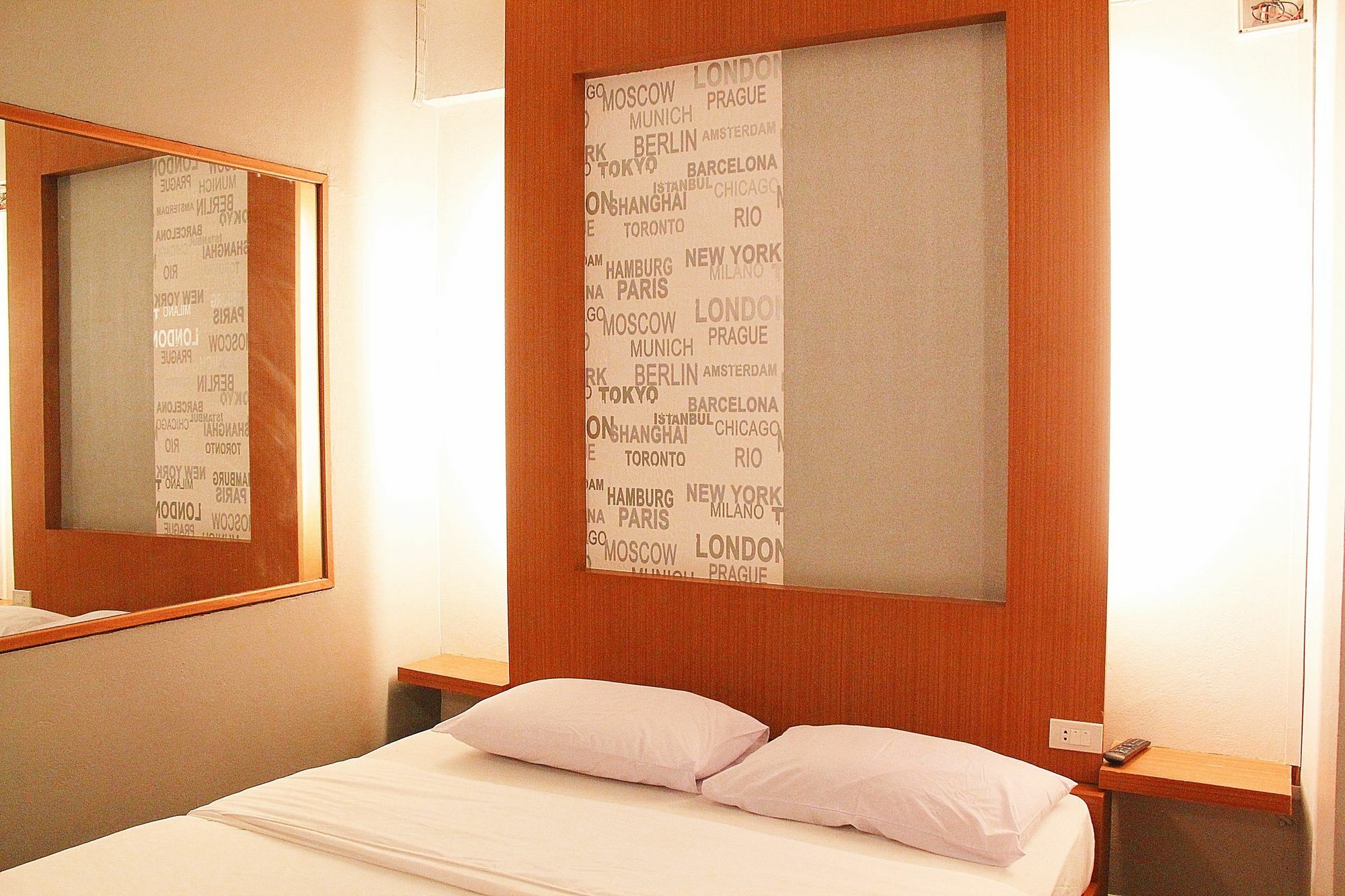 โรงแรมเรือนทิพย์ เชียงราย Ruean Tip Hotel Bagian luar foto