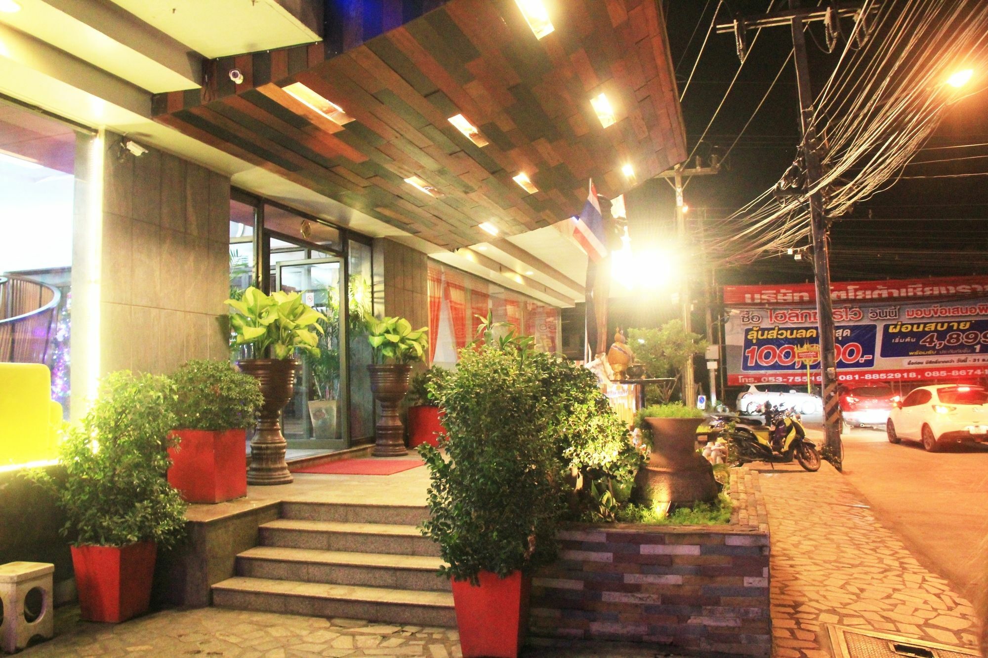 โรงแรมเรือนทิพย์ เชียงราย Ruean Tip Hotel Bagian luar foto